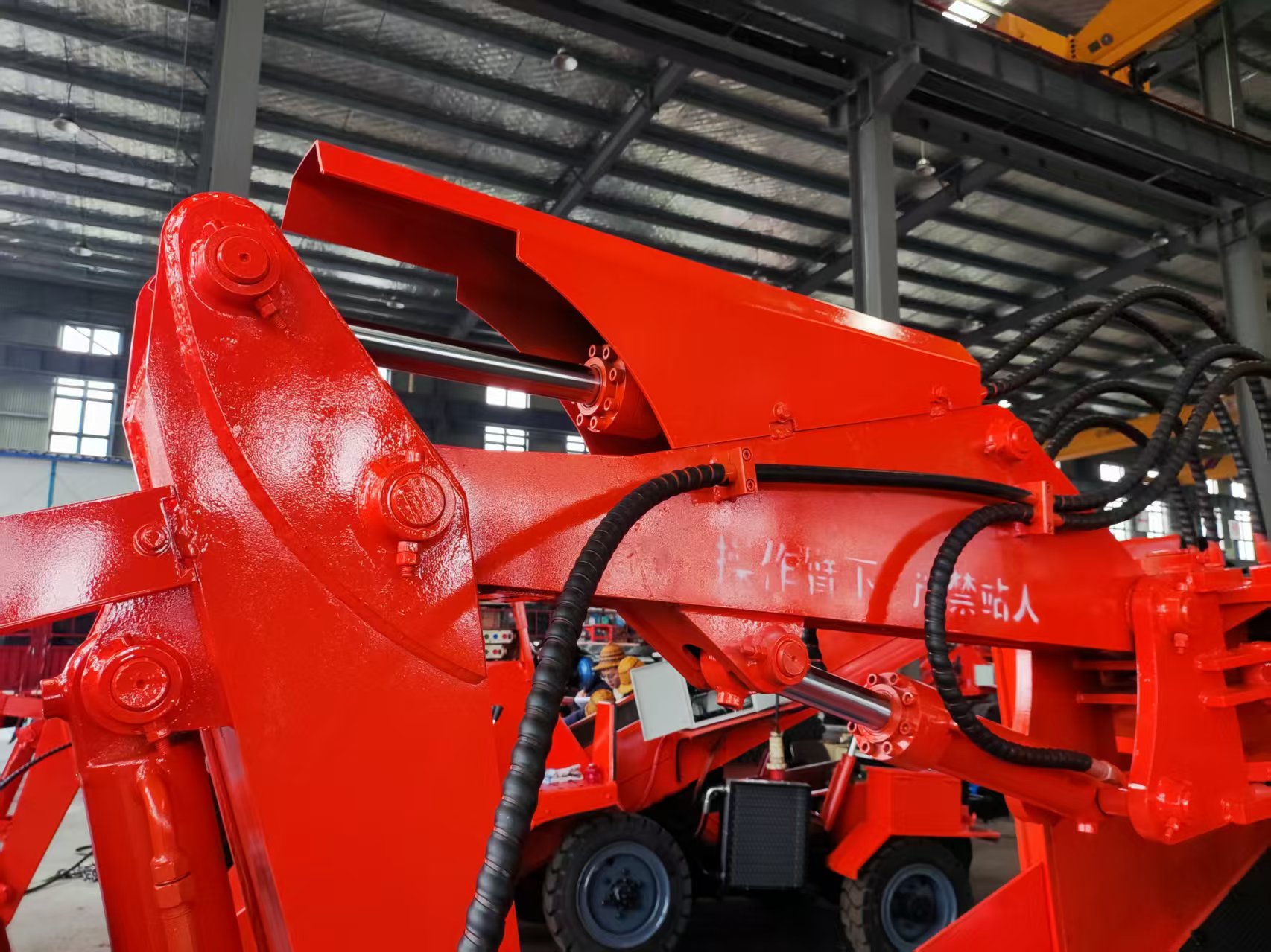 永力通隧道扒渣機(jī)，適應(yīng)1.8米以上各種巷道斷面